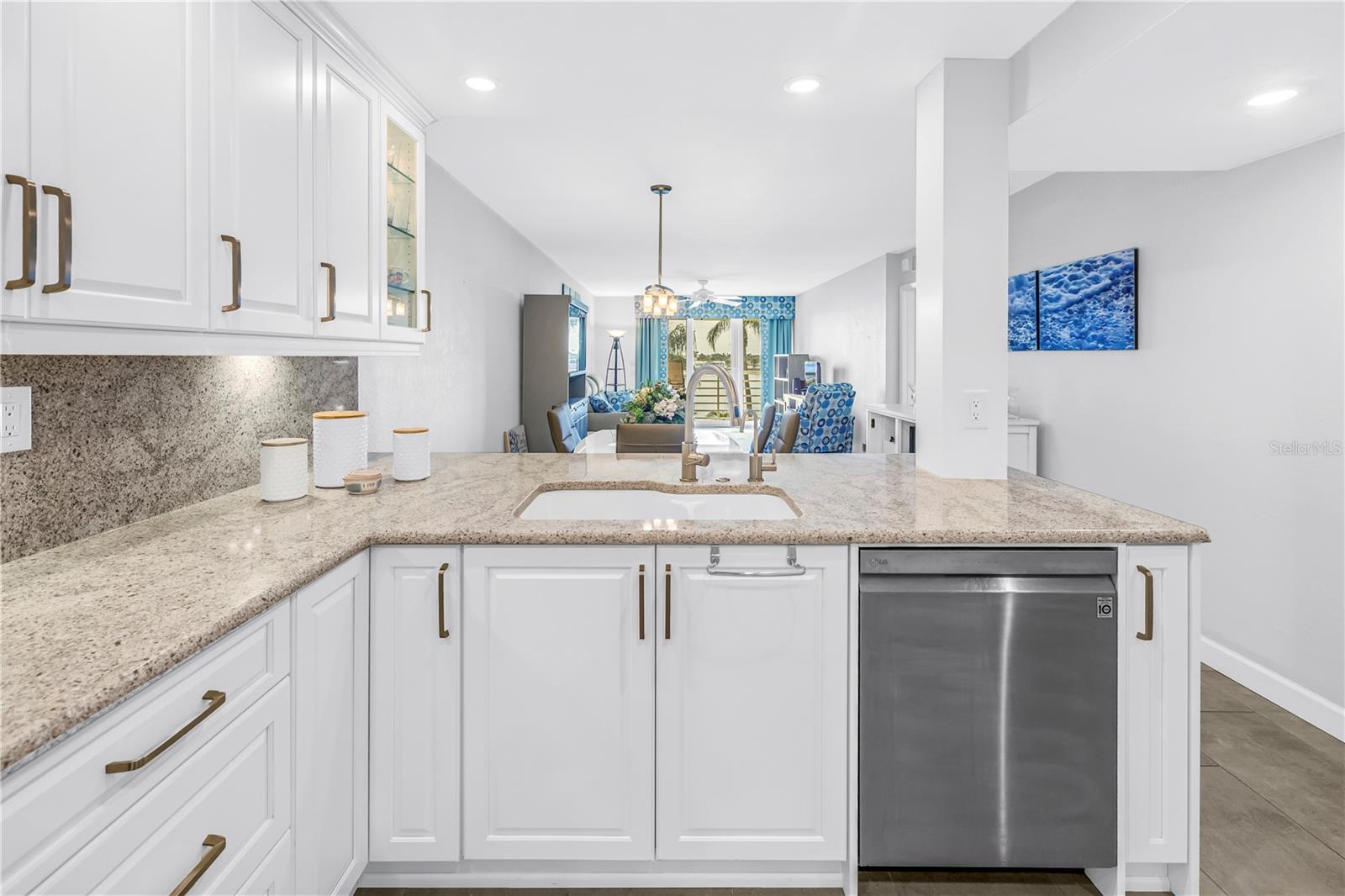 Image 7 of 41 For 6001 Bahia Del Mar Circle 328