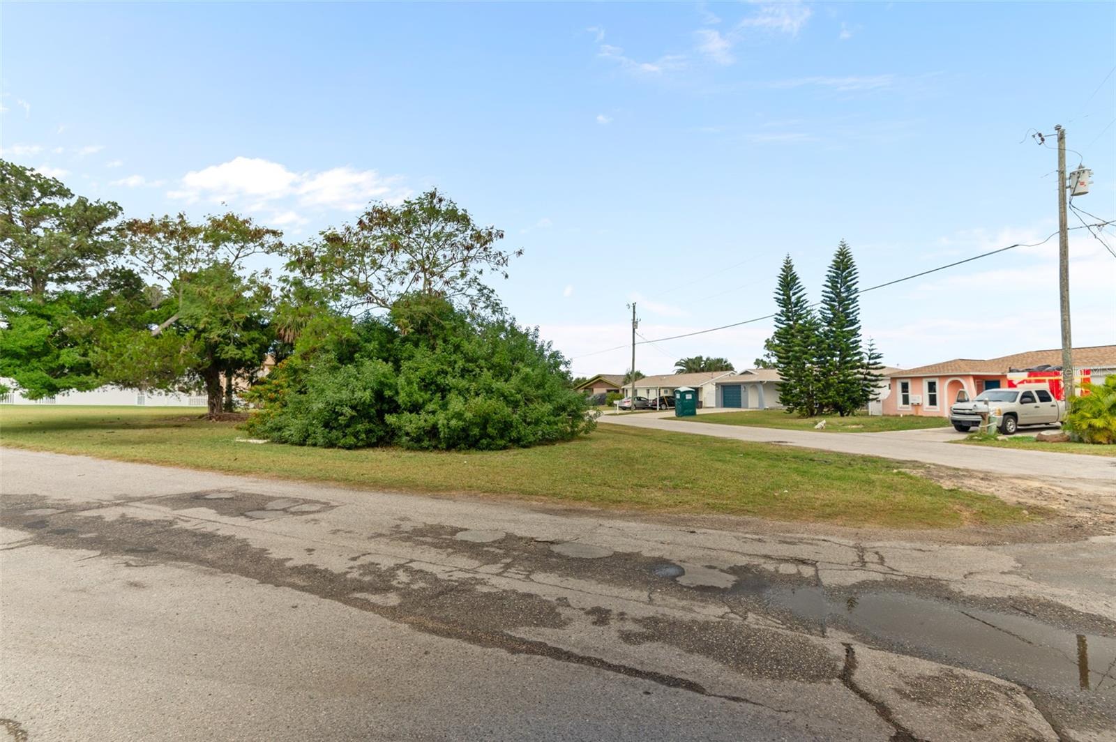 Image 15 of 19 For 6535 Yvette Drive