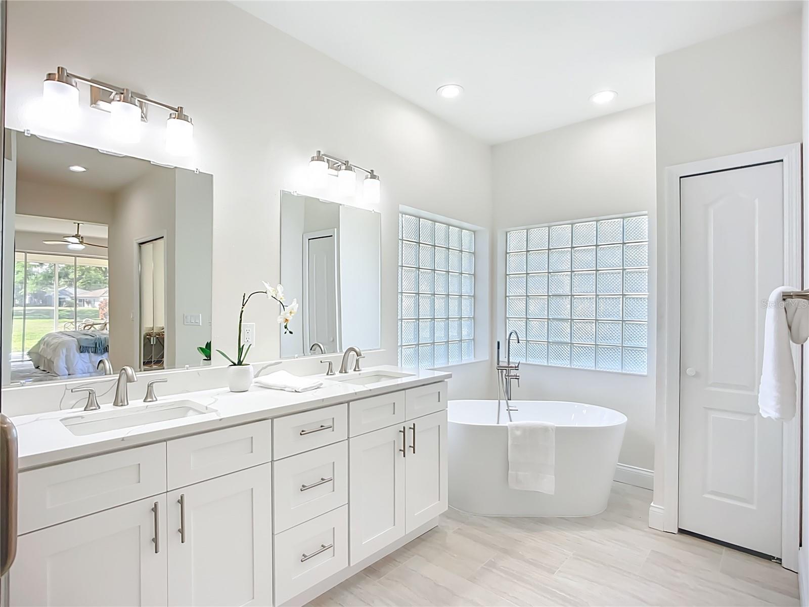 Image 16 of 45 For 2960 Sandringham Place