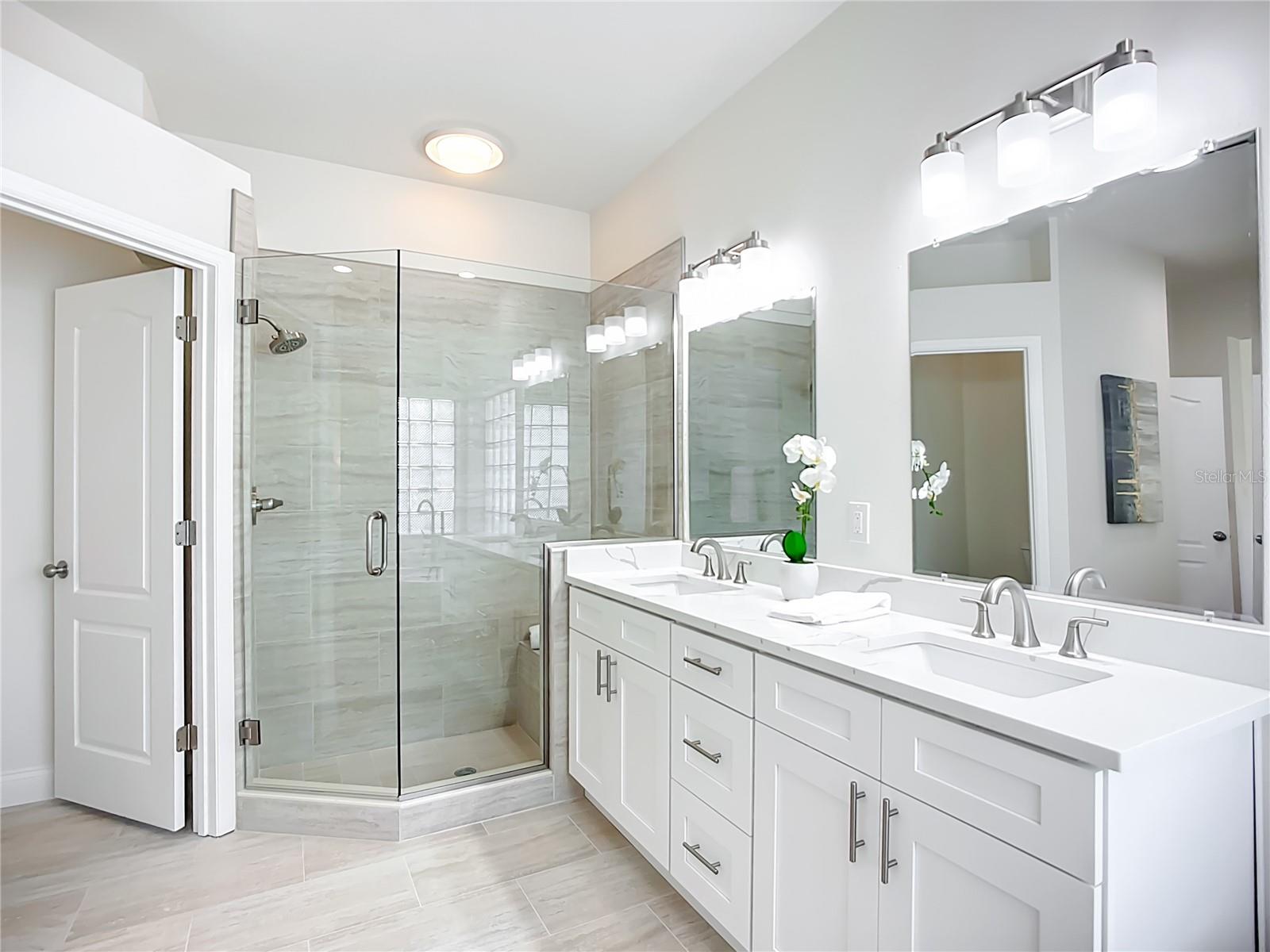 Image 17 of 45 For 2960 Sandringham Place