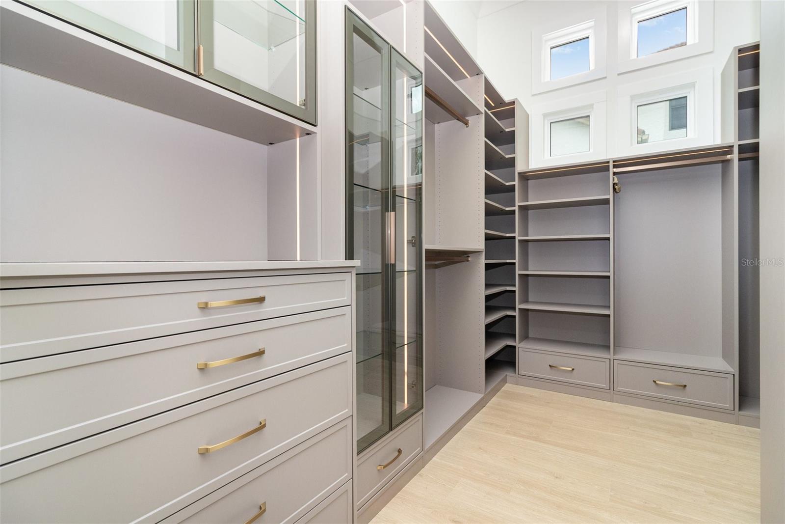 Image 18 of 33 For 101 Hallmark Court