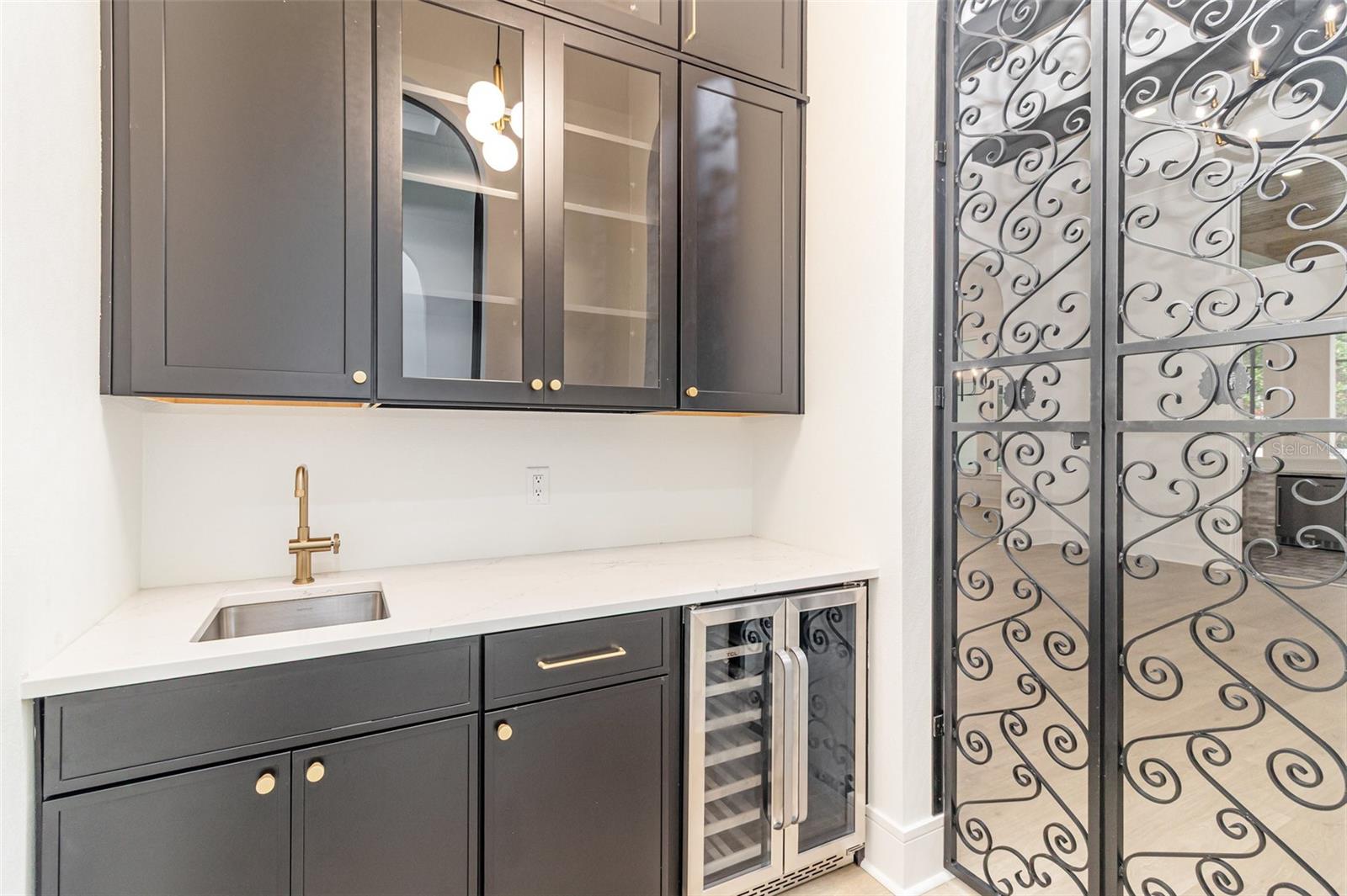 Image 22 of 33 For 101 Hallmark Court