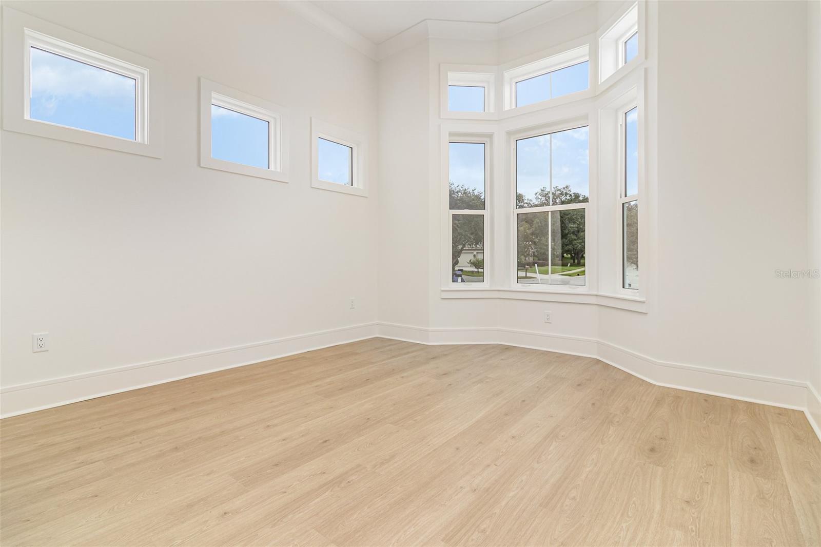 Image 23 of 33 For 101 Hallmark Court