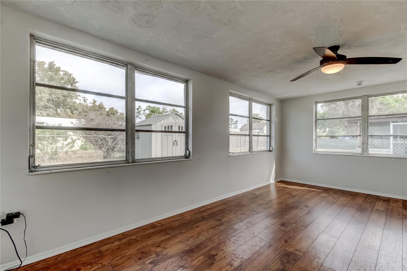 Image 22 of 47 For 5753 Bantam Avenue