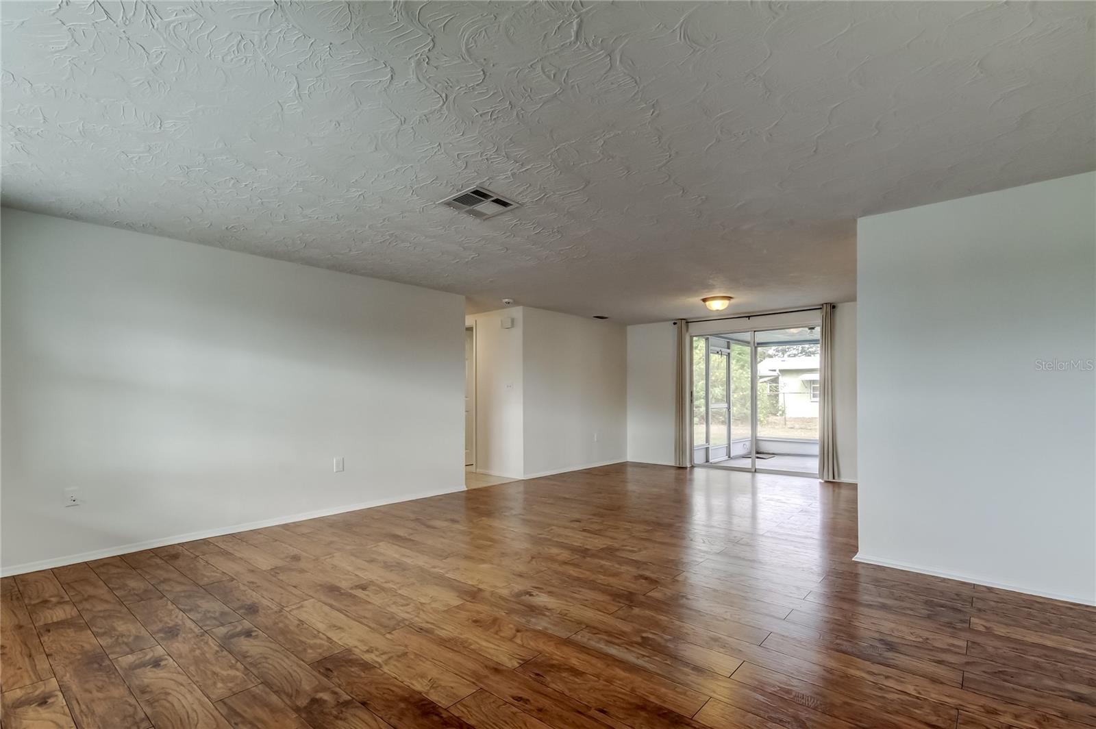 Image 4 of 47 For 5753 Bantam Avenue