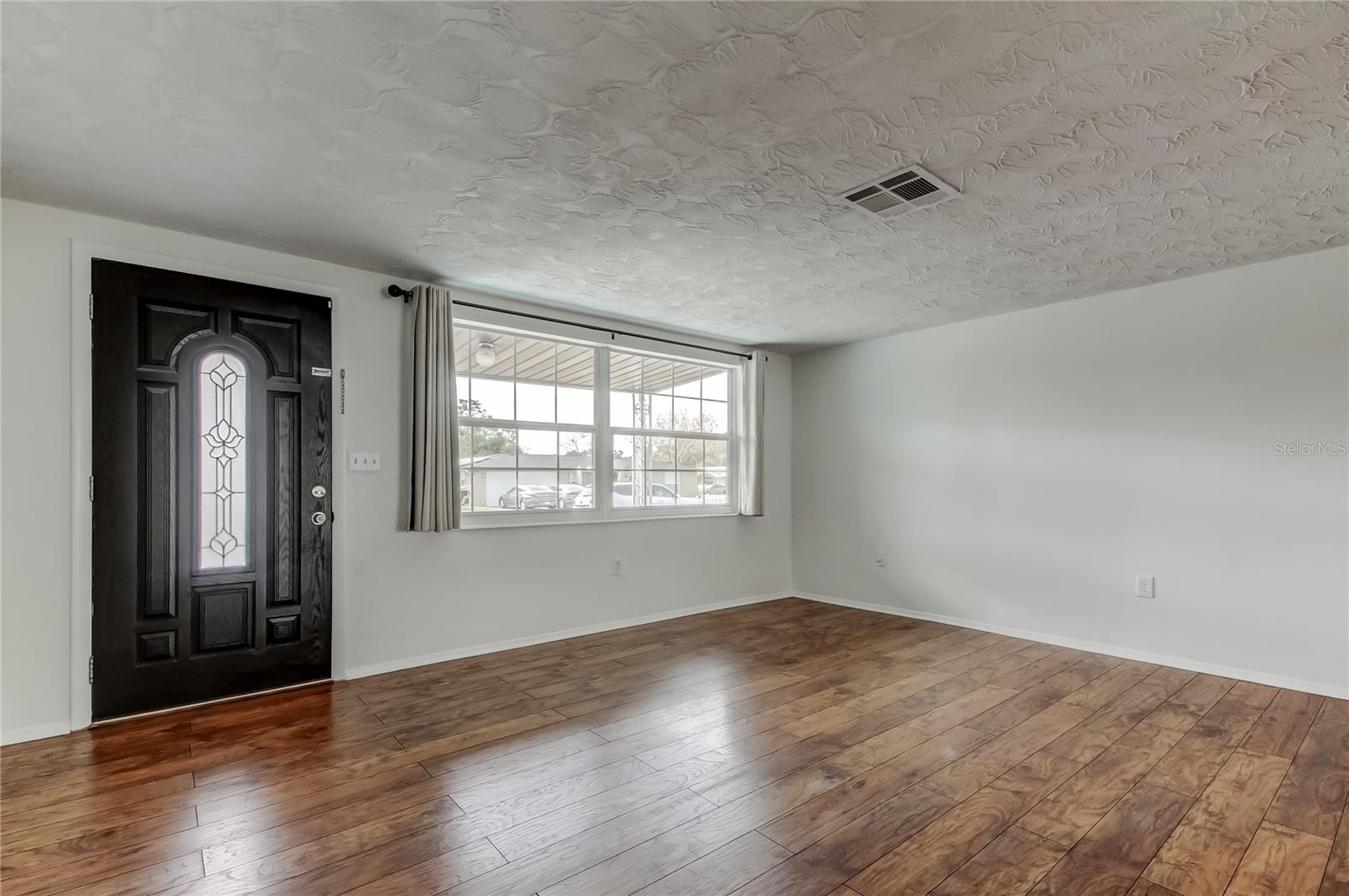 Image 5 of 47 For 5753 Bantam Avenue