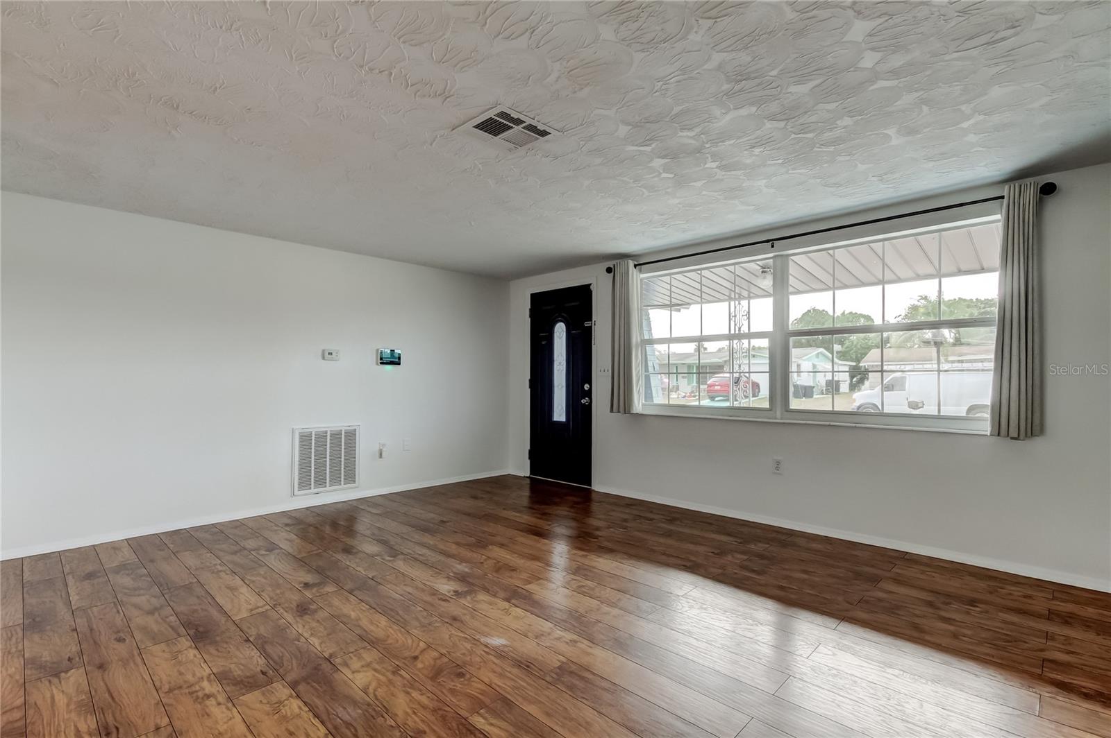 Image 6 of 47 For 5753 Bantam Avenue