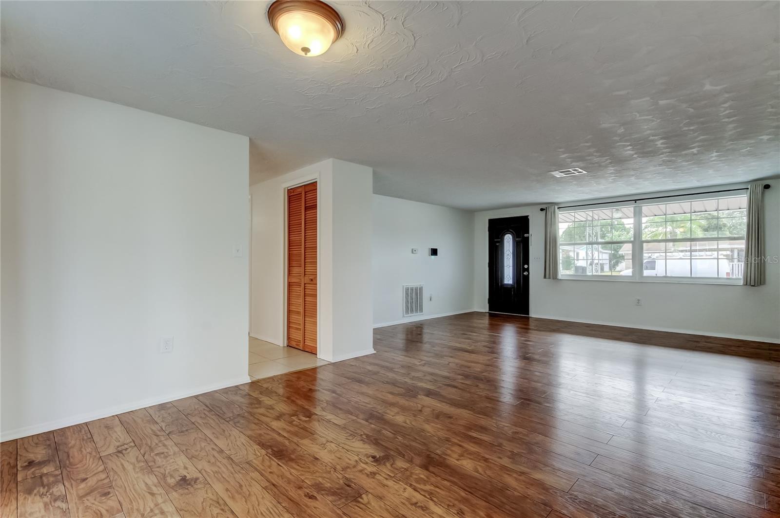 Image 9 of 47 For 5753 Bantam Avenue