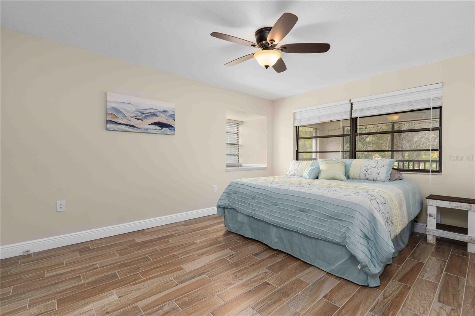 Image 28 of 61 For 2980 Haines Bayshore Road 160