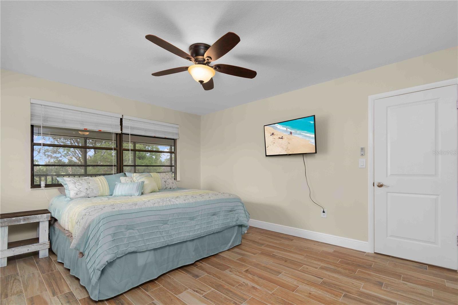 Image 29 of 61 For 2980 Haines Bayshore Road 160