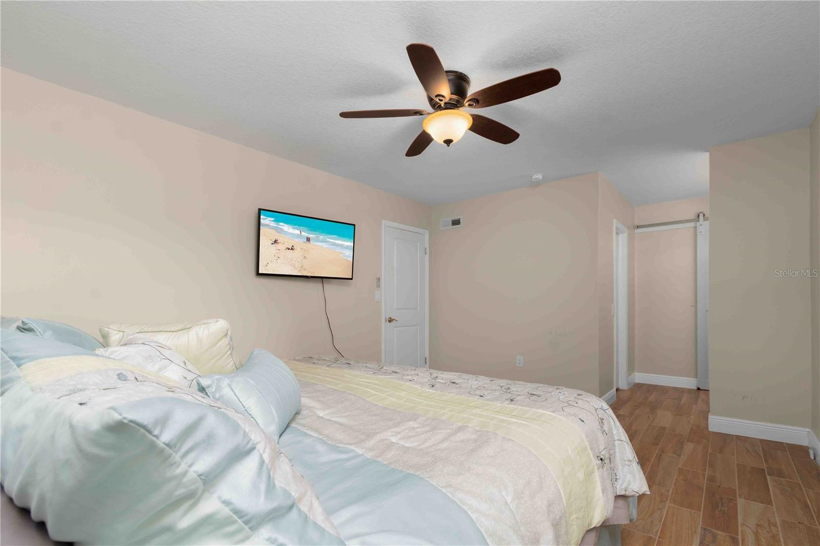 Image 30 of 61 For 2980 Haines Bayshore Road 160