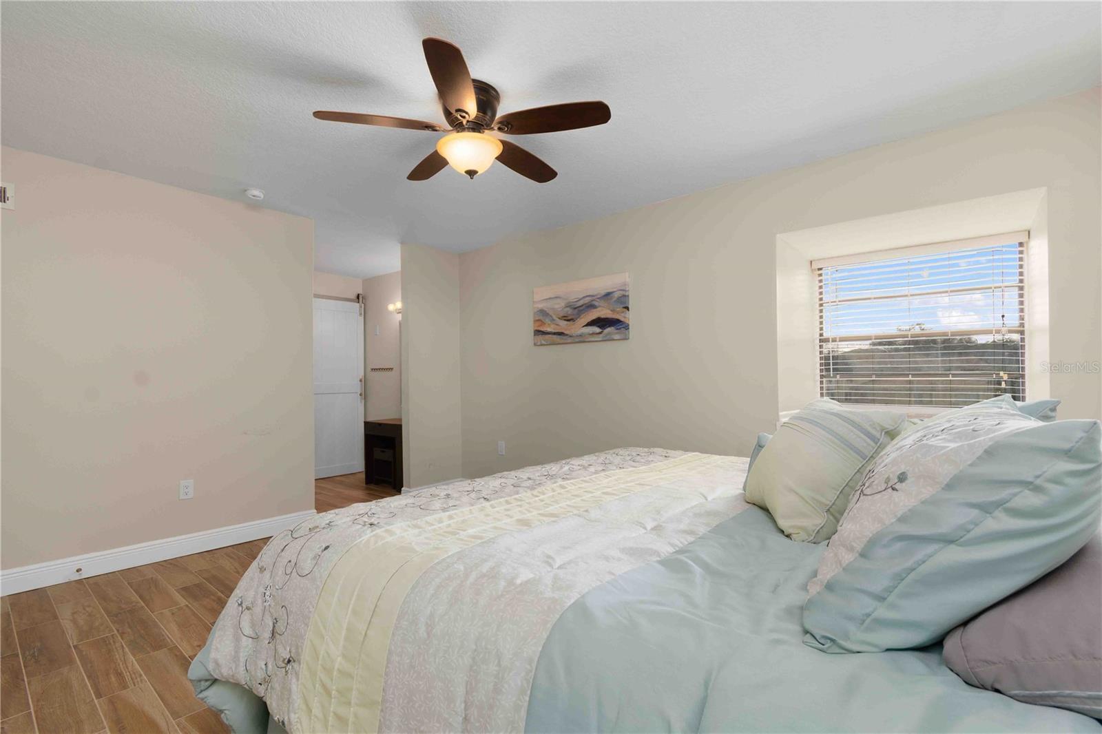 Image 31 of 61 For 2980 Haines Bayshore Road 160