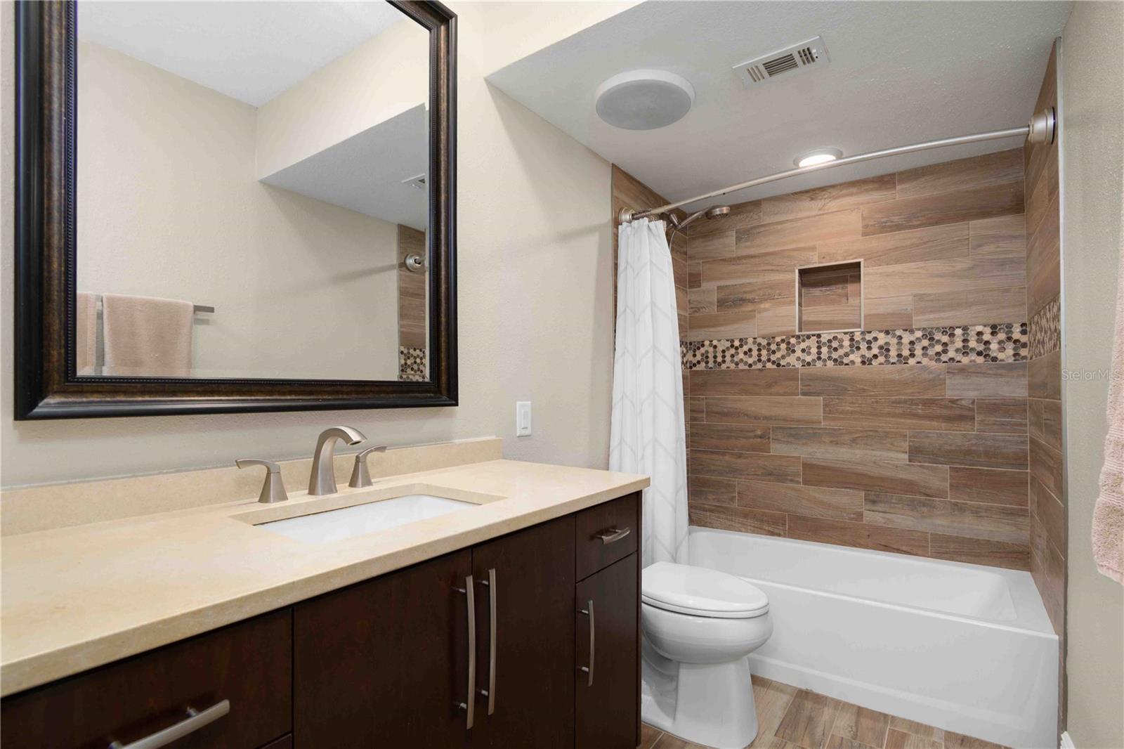 Image 33 of 61 For 2980 Haines Bayshore Road 160