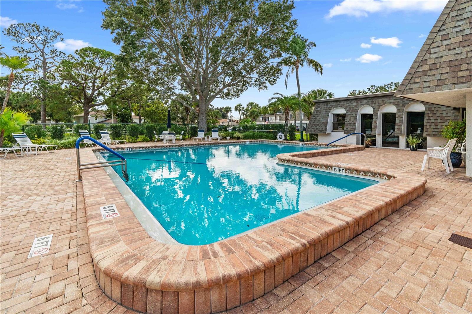 Image 43 of 61 For 2980 Haines Bayshore Road 160