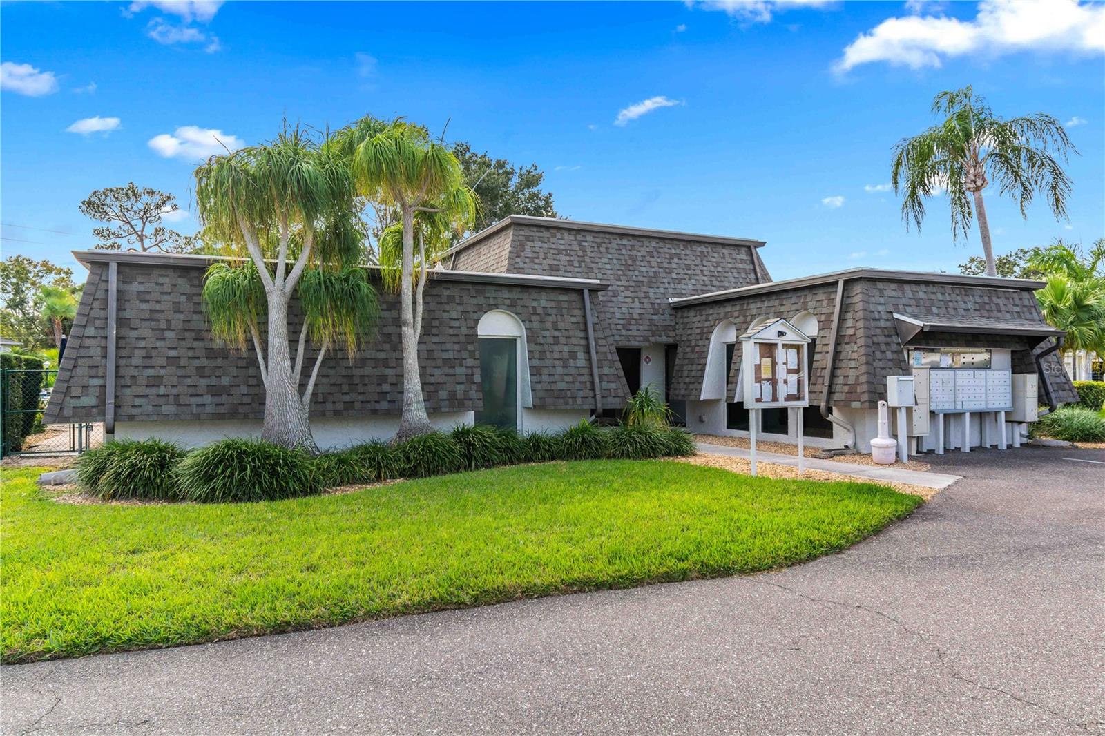 Image 45 of 61 For 2980 Haines Bayshore Road 160