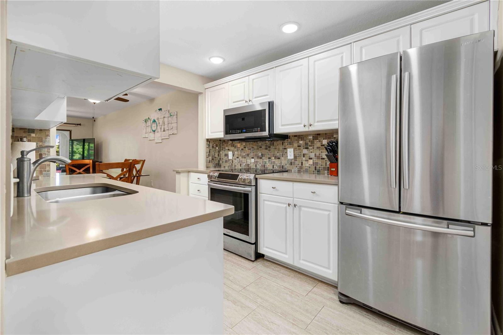 Image 9 of 61 For 2980 Haines Bayshore Road 160