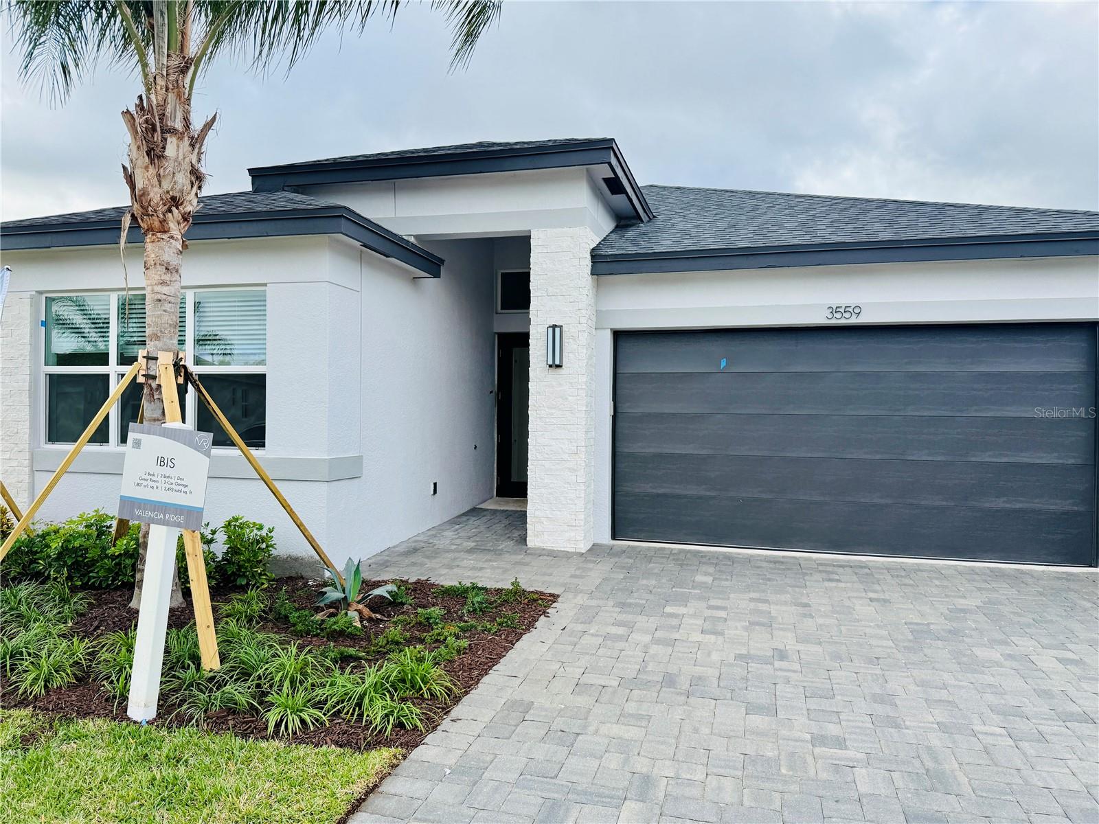 Listing photo id 2 for 3559 Malta Avenue