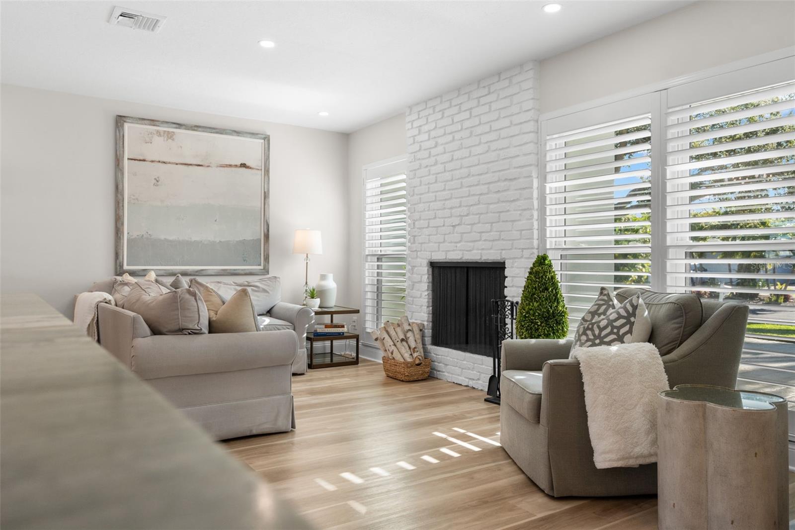 Image 16 of 47 For 280 Julia Circle