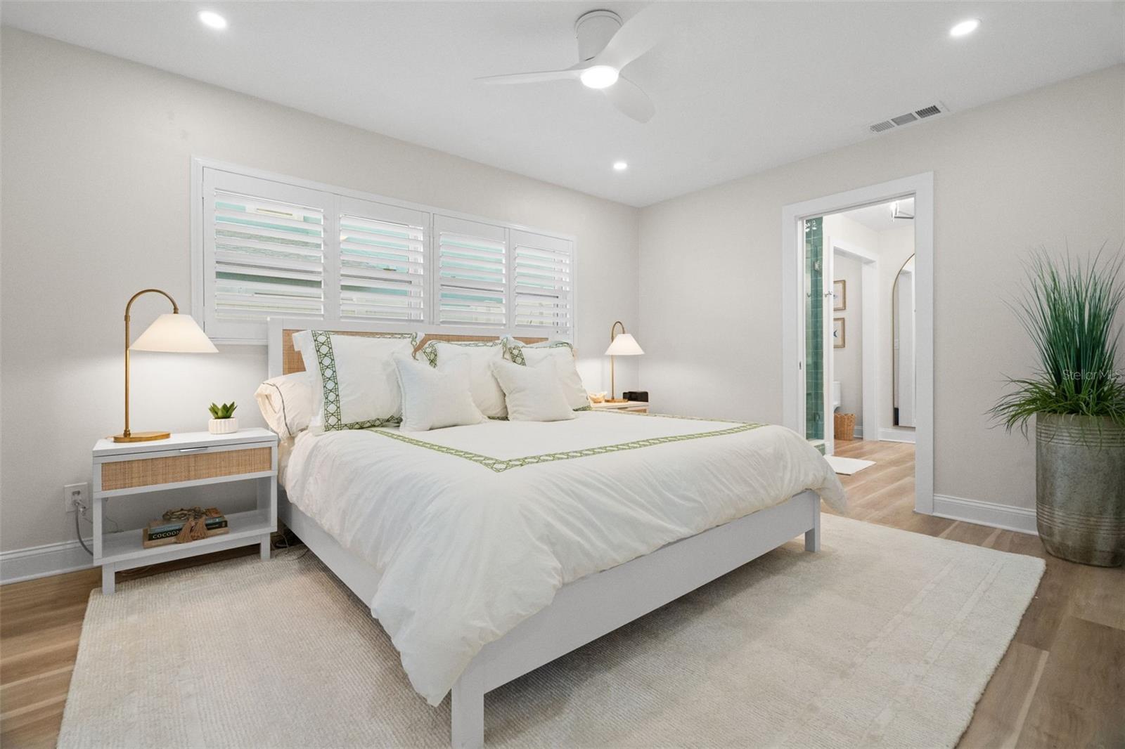 Image 26 of 47 For 280 Julia Circle