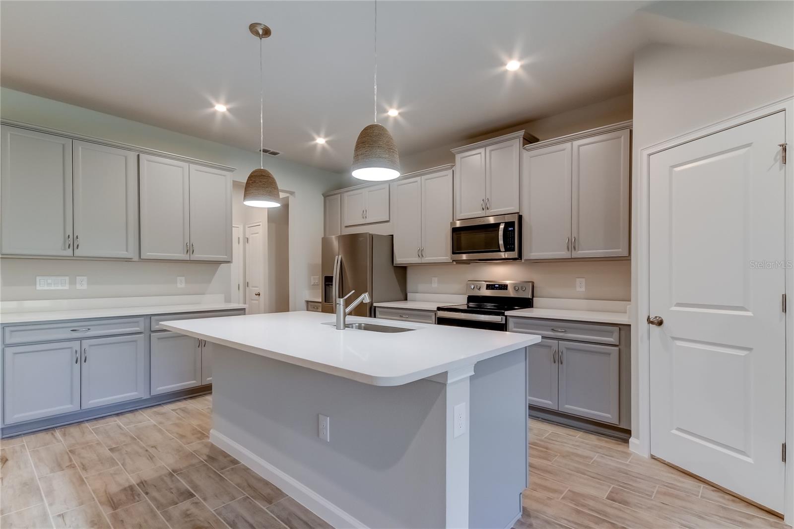 Image 11 of 50 For 8341 Wildflower Glen Avenue