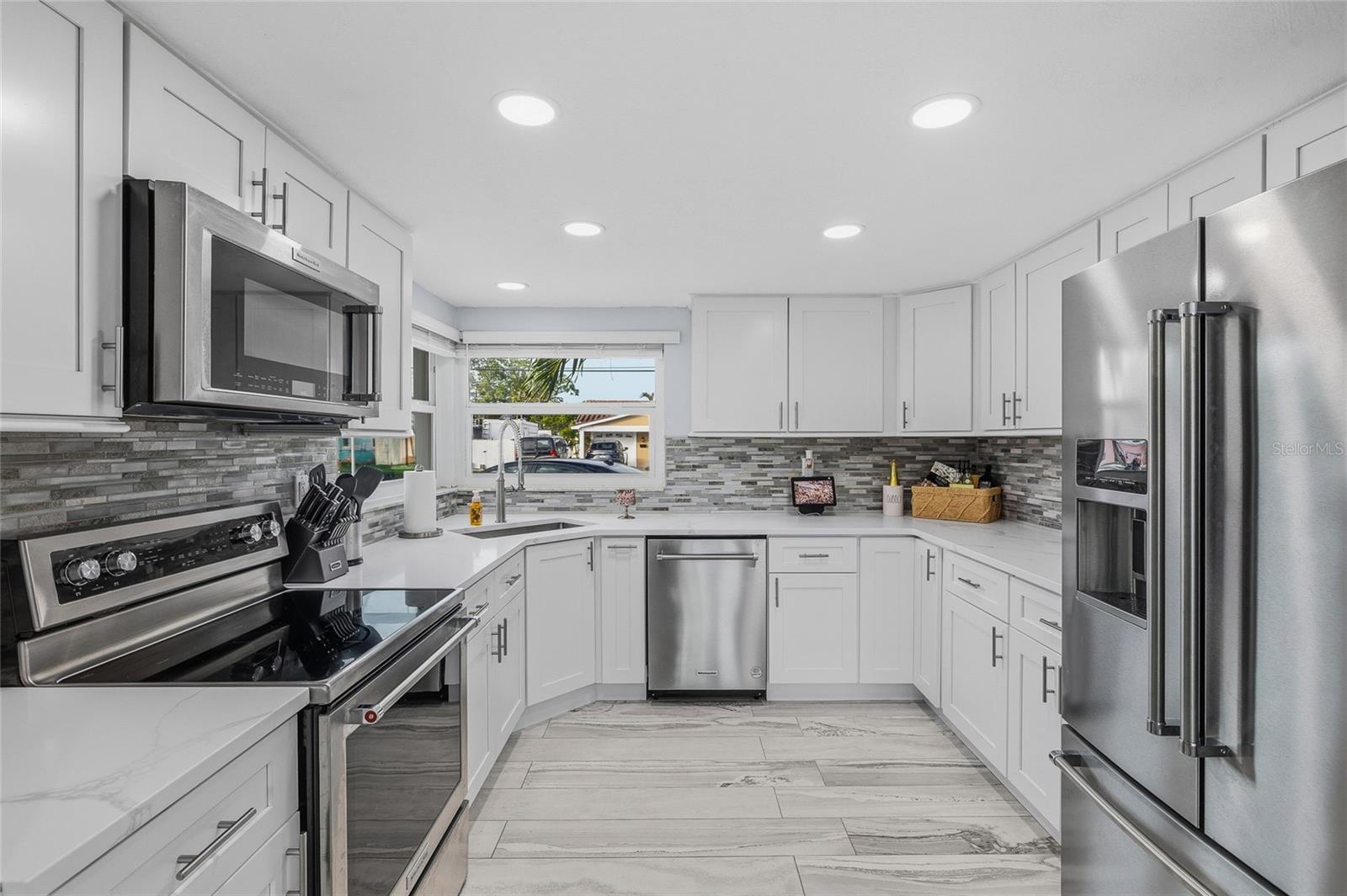 Image 11 of 48 For 7990 Causeway Boulevard S