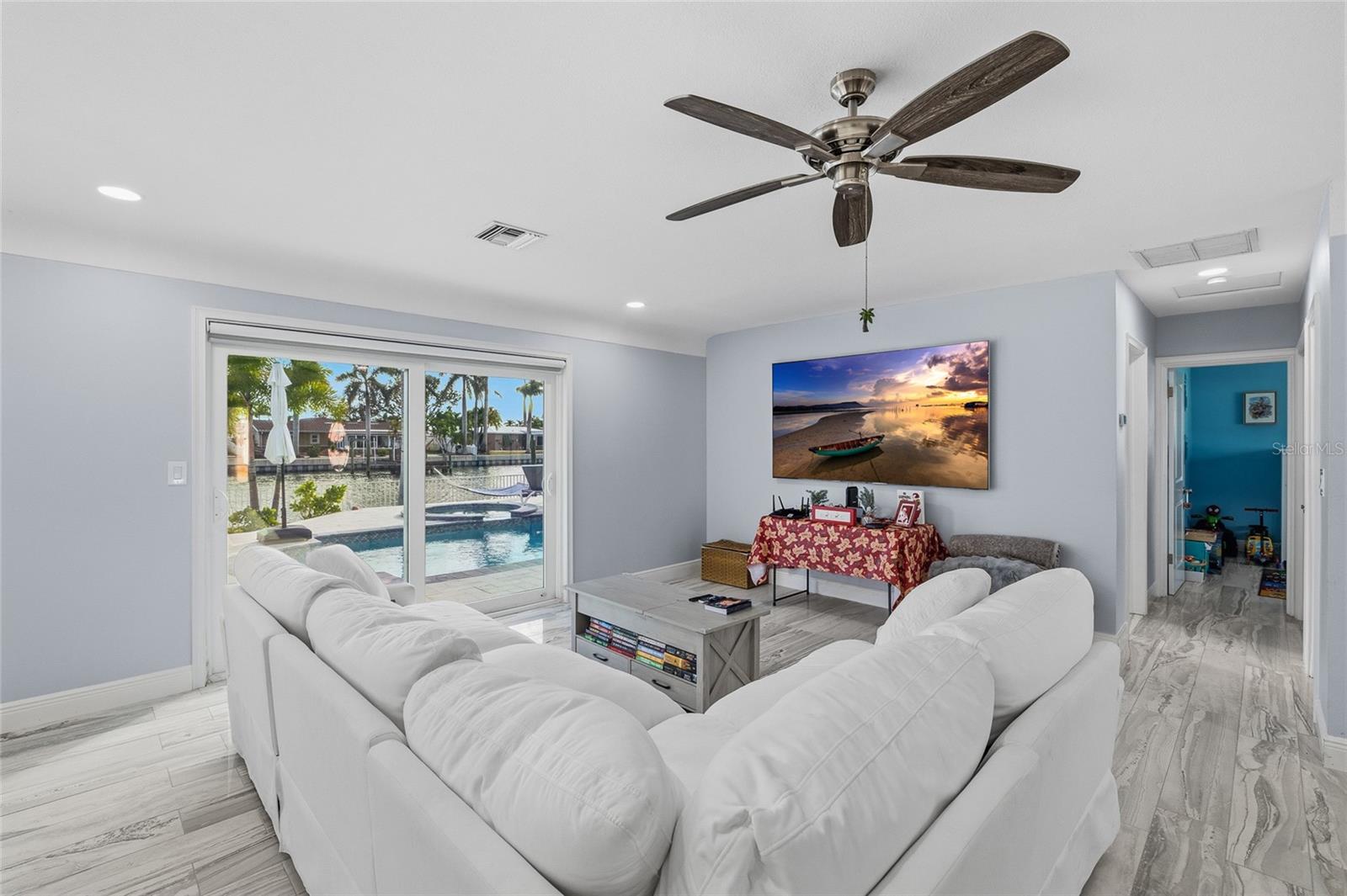 Image 14 of 48 For 7990 Causeway Boulevard S