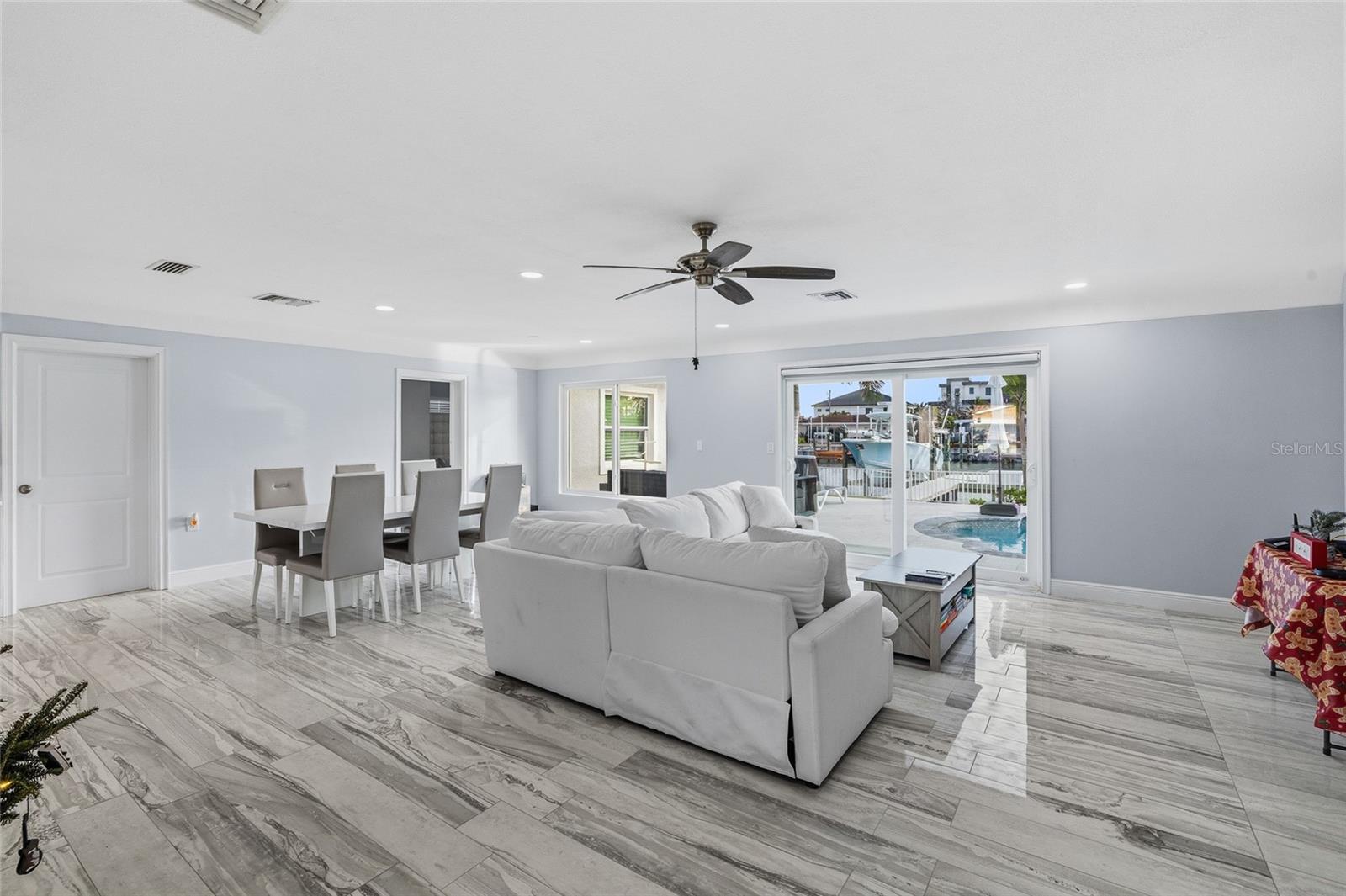 Image 16 of 48 For 7990 Causeway Boulevard S