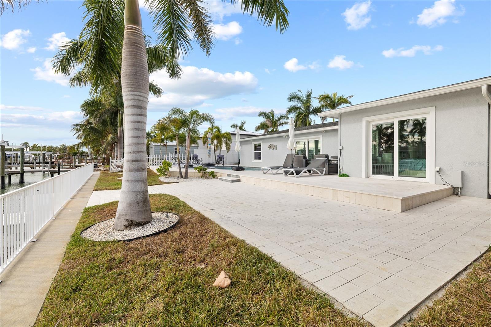 Image 33 of 48 For 7990 Causeway Boulevard S