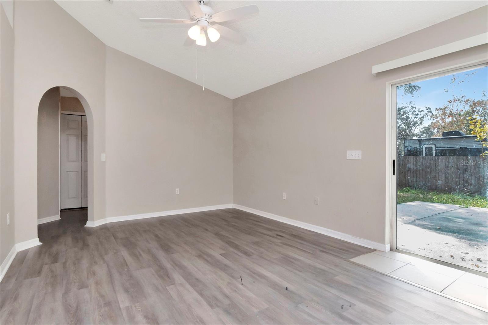 Image 18 of 33 For 11066 Avis Street