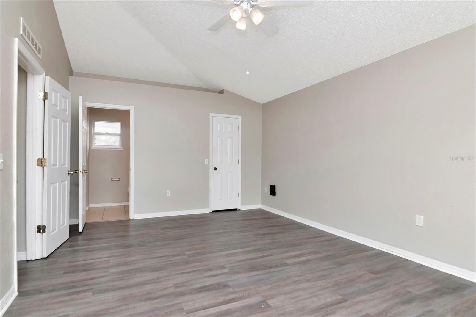 Image 5 of 33 For 11066 Avis Street