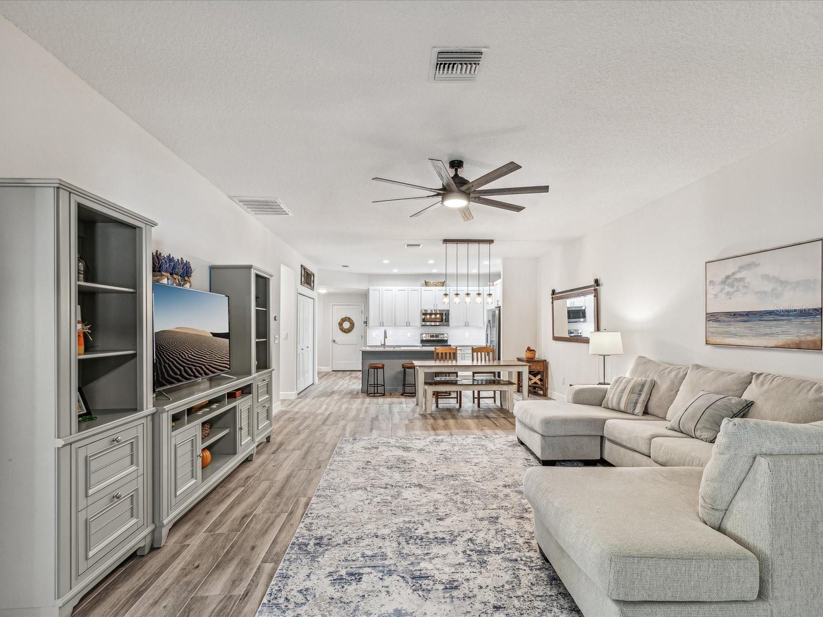 Image 4 of 18 For 1979 Whitney Oaks Boulevard