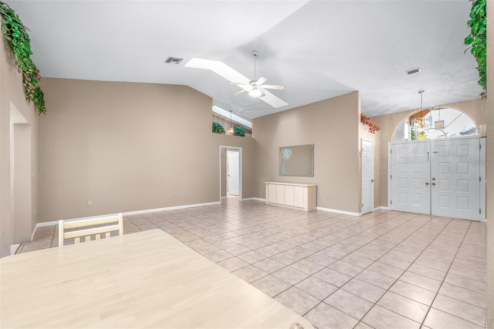 Listing photo id 11 for 714 Charlotte Avenue