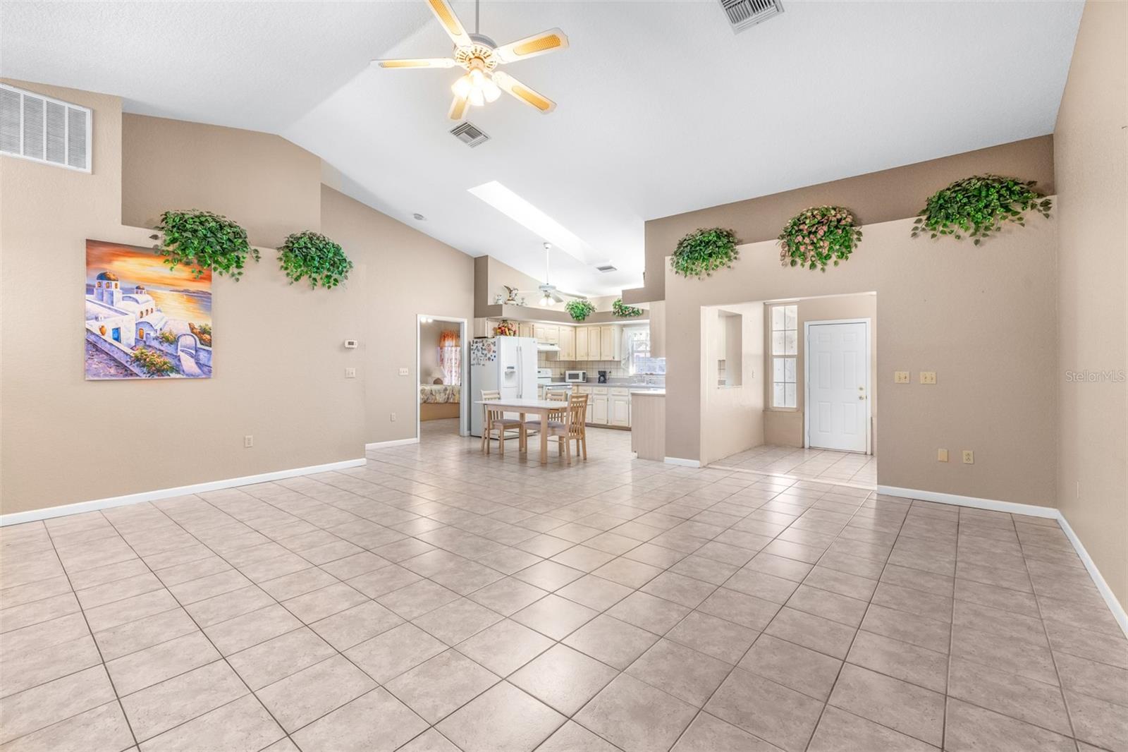 Listing photo id 14 for 714 Charlotte Avenue