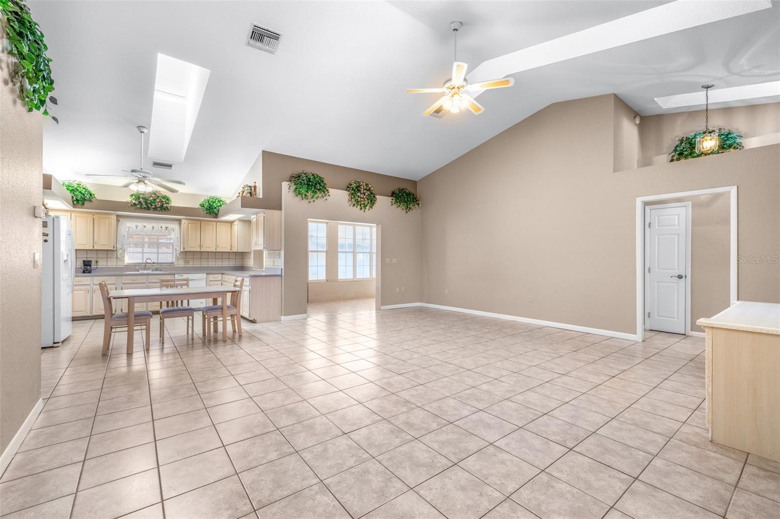 Listing photo id 16 for 714 Charlotte Avenue