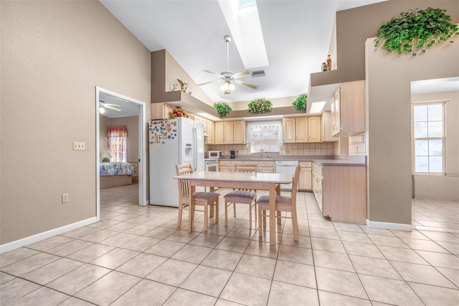 Listing photo id 18 for 714 Charlotte Avenue