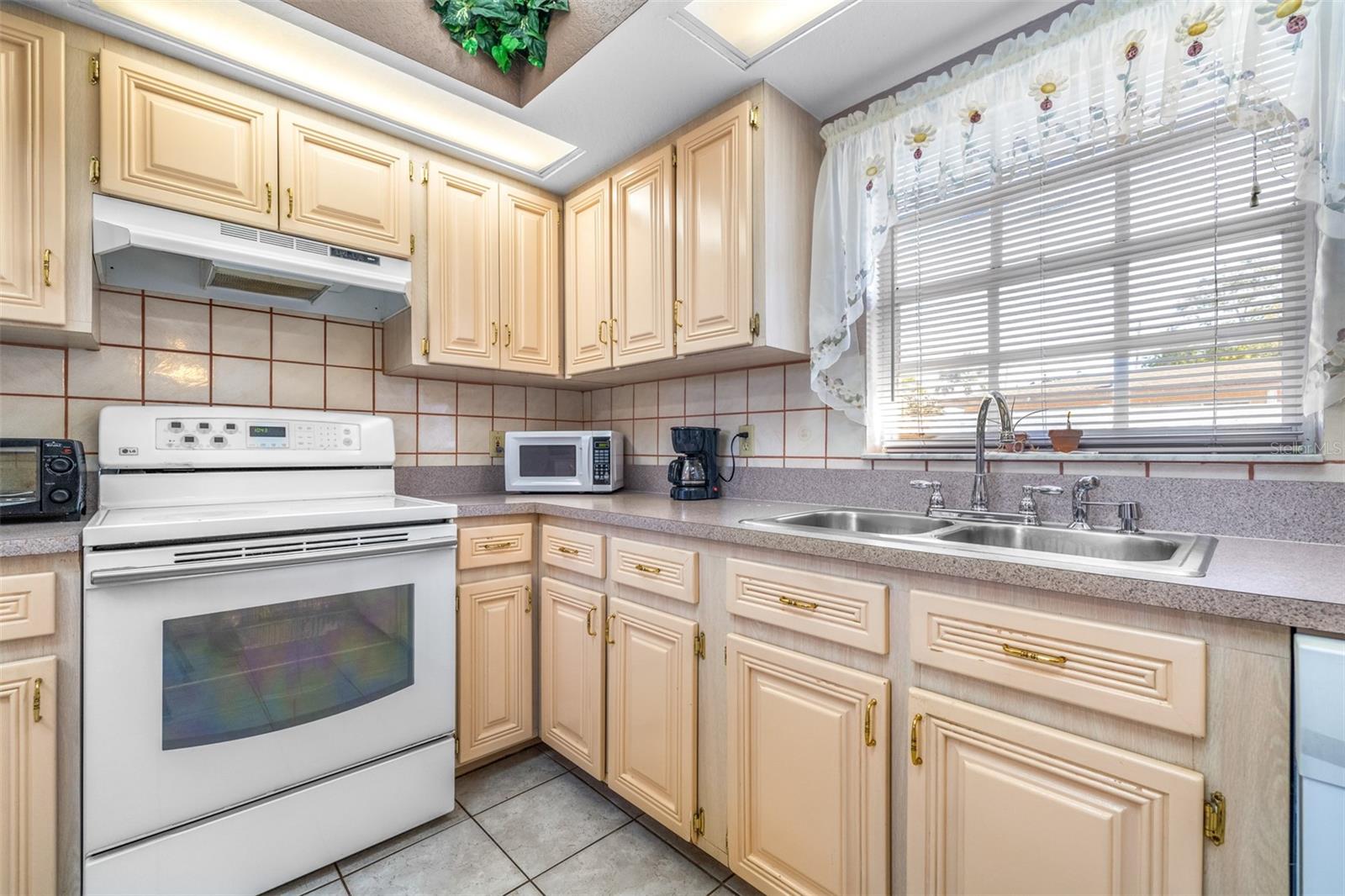 Listing photo id 23 for 714 Charlotte Avenue