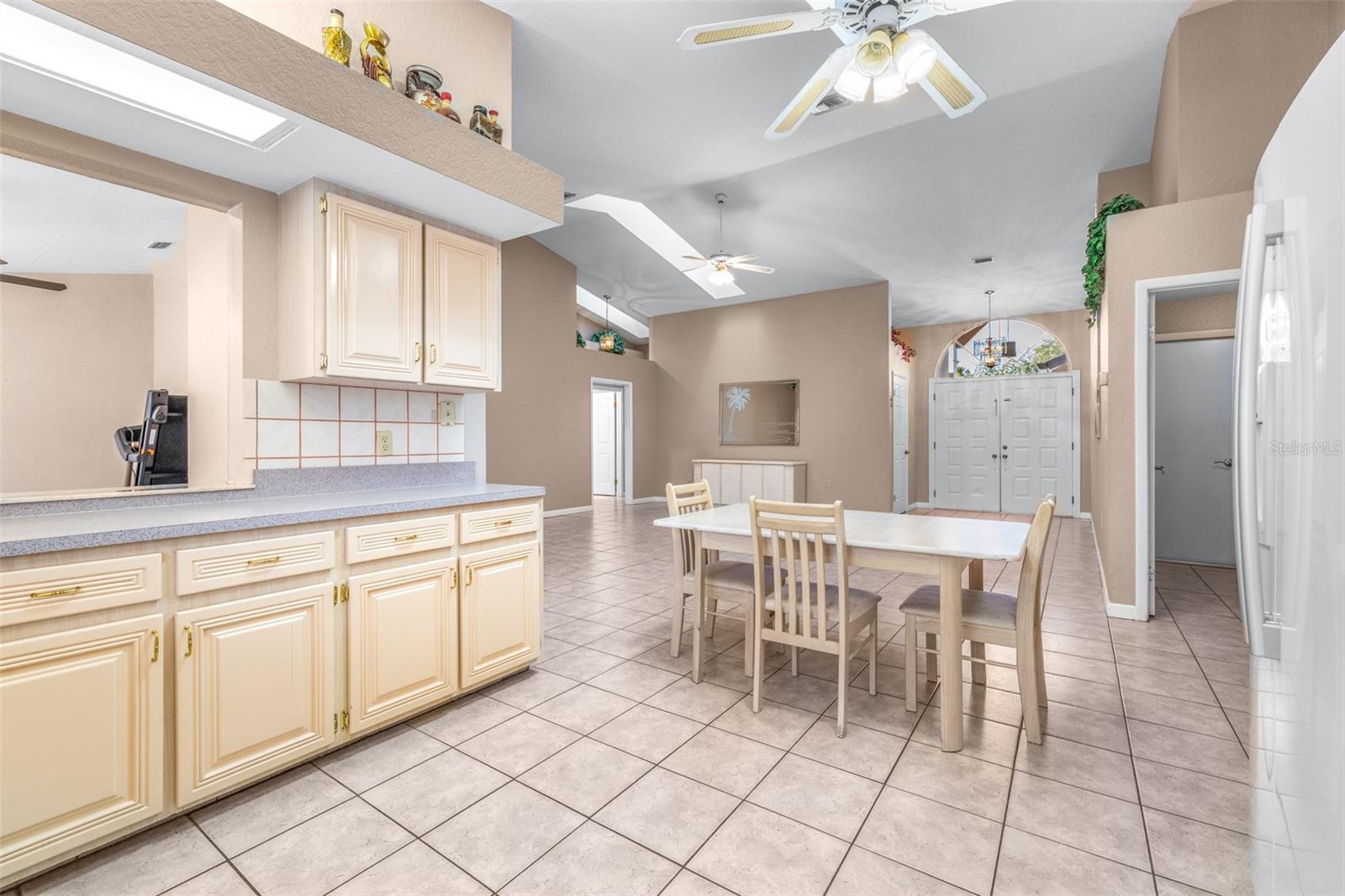 Listing photo id 24 for 714 Charlotte Avenue