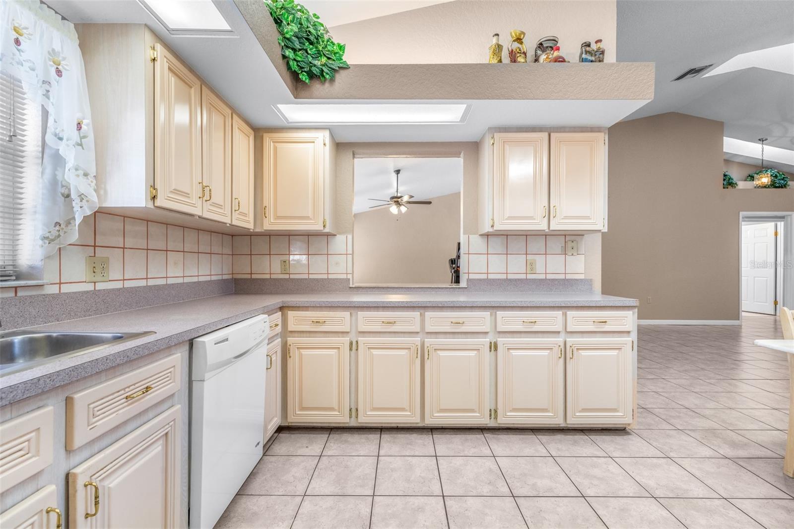 Listing photo id 25 for 714 Charlotte Avenue