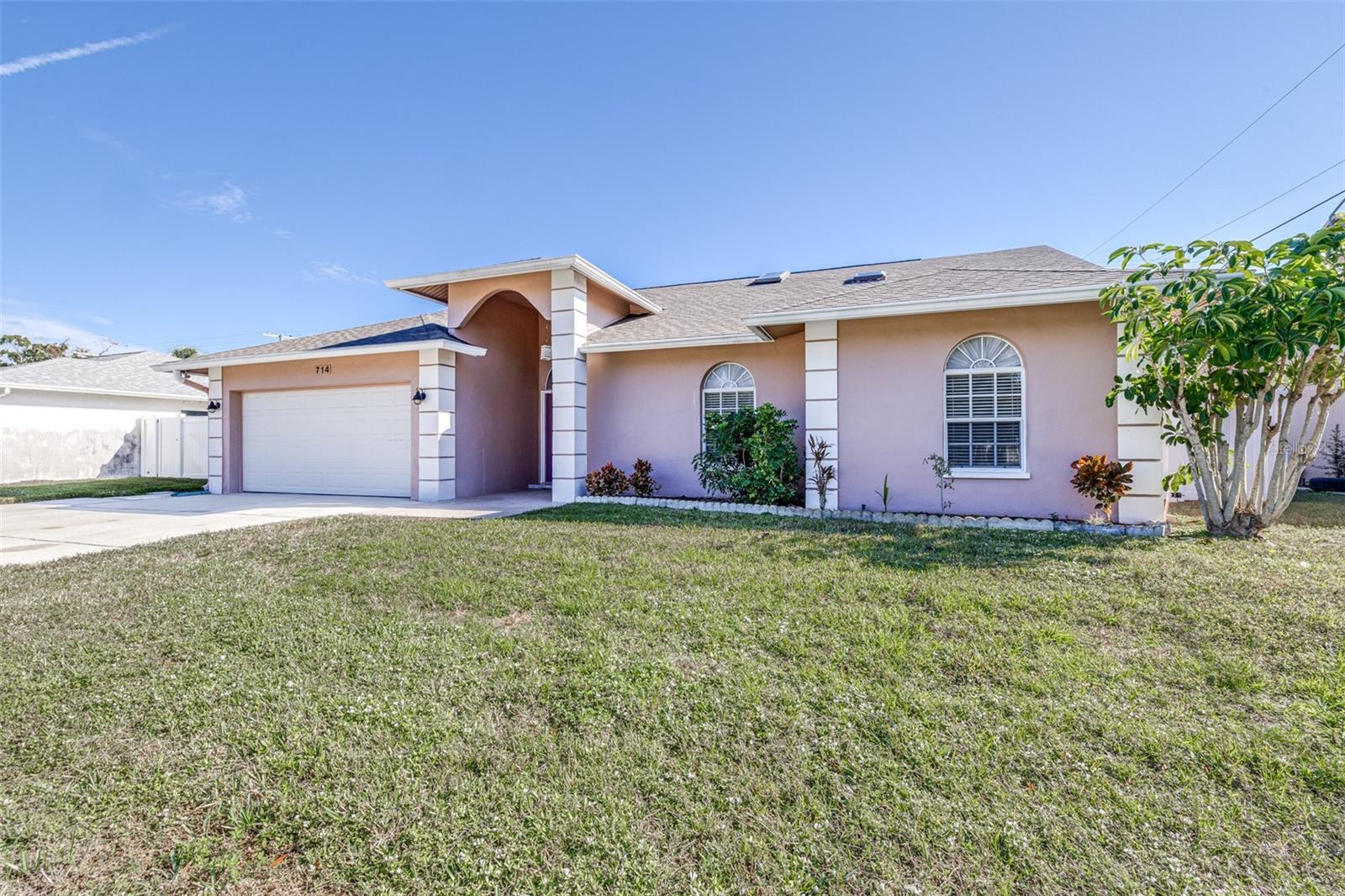 Listing photo id 1 for 714 Charlotte Avenue