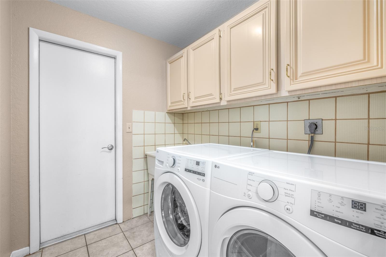 Listing photo id 29 for 714 Charlotte Avenue