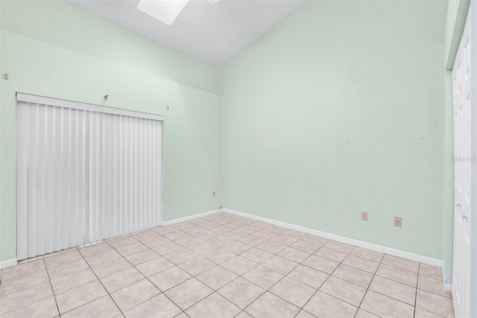 Listing photo id 40 for 714 Charlotte Avenue