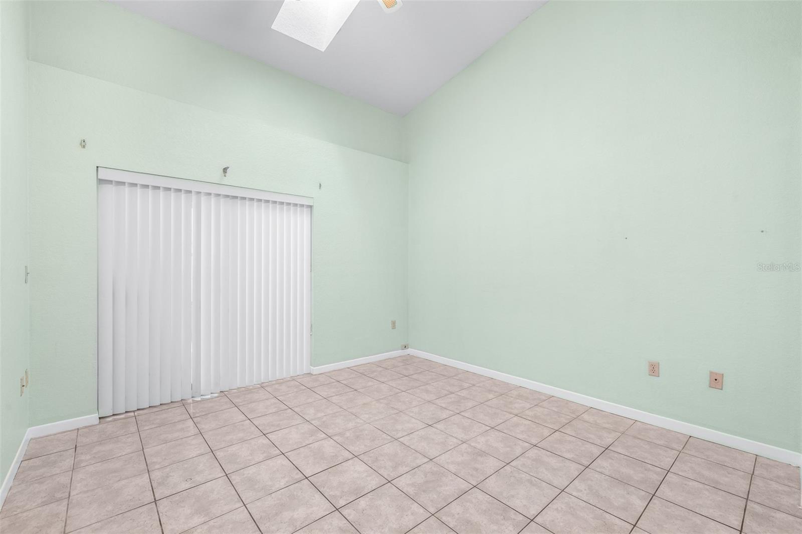 Listing photo id 42 for 714 Charlotte Avenue