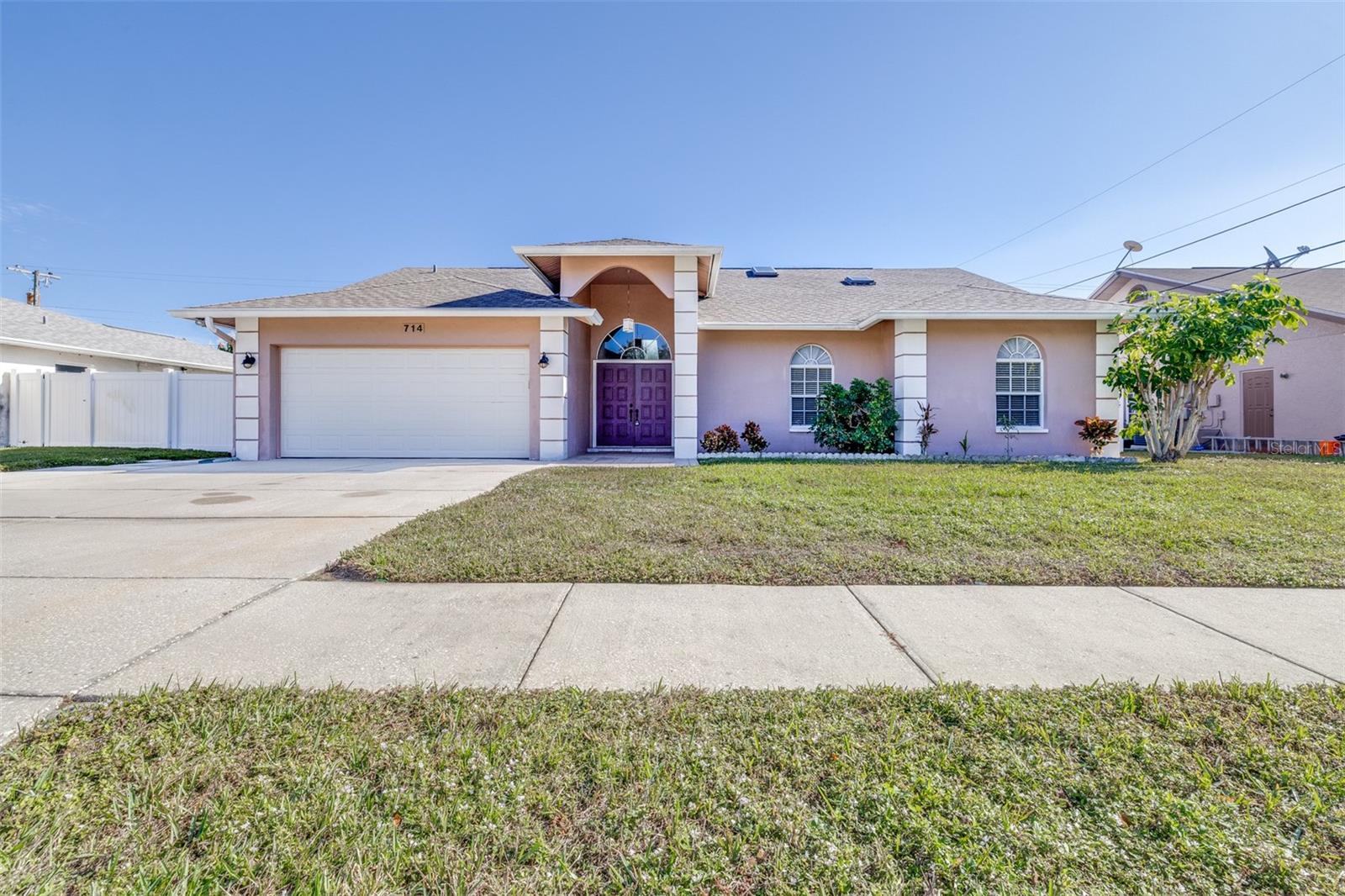 Listing photo id 5 for 714 Charlotte Avenue