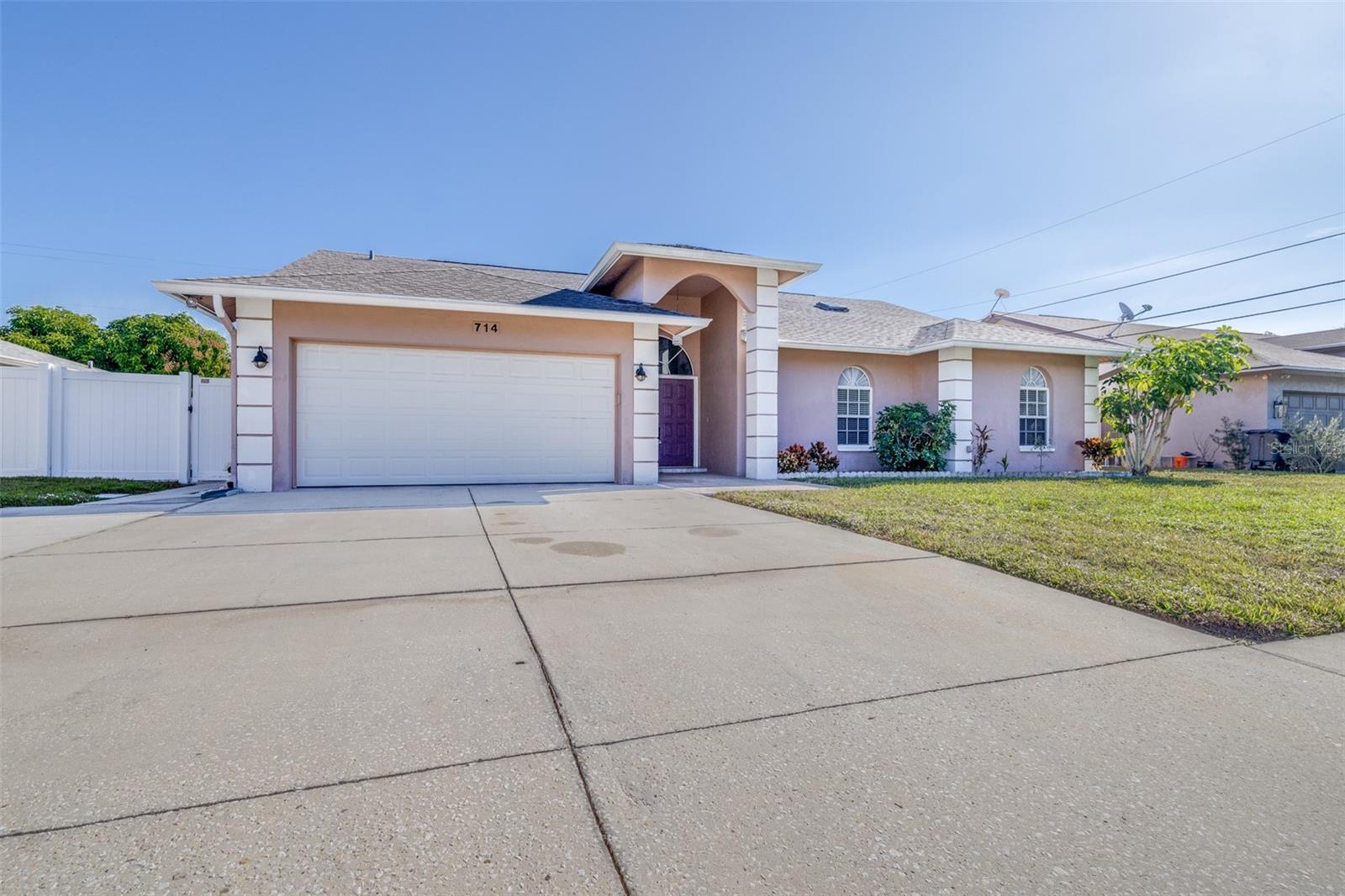 Listing photo id 6 for 714 Charlotte Avenue