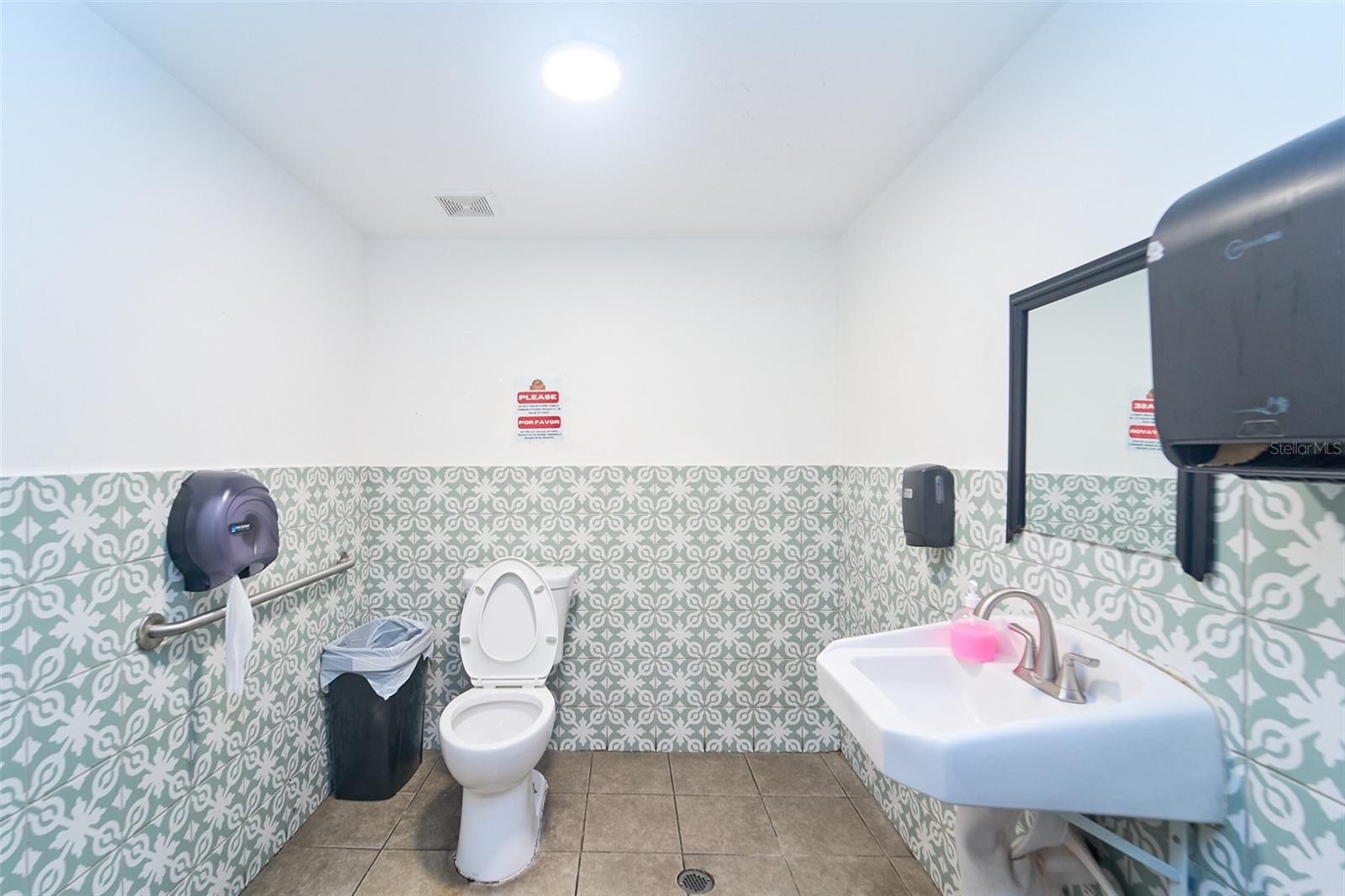 Image 11 of 31 For 706 Brandon Boulevard