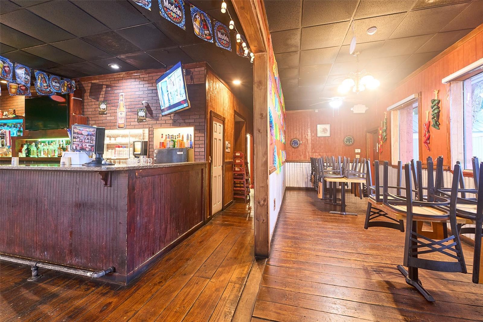 Image 12 of 31 For 706 Brandon Boulevard