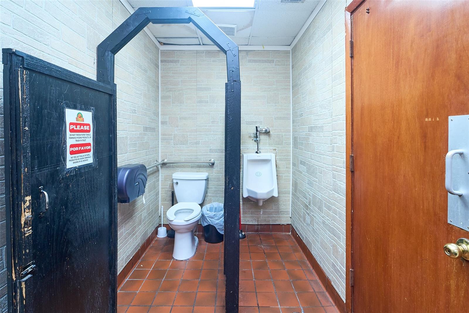 Image 17 of 31 For 706 Brandon Boulevard