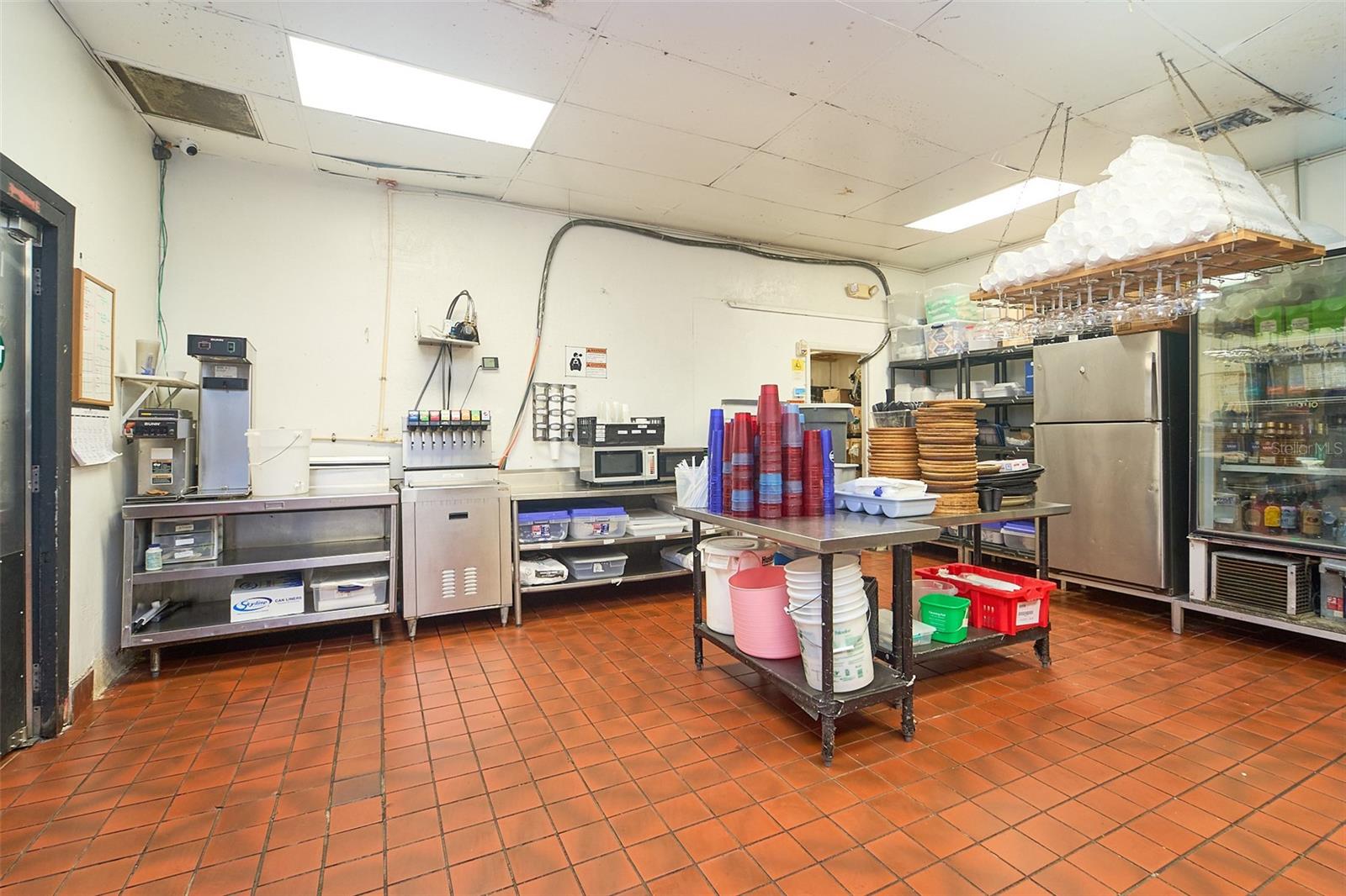 Image 22 of 31 For 706 Brandon Boulevard