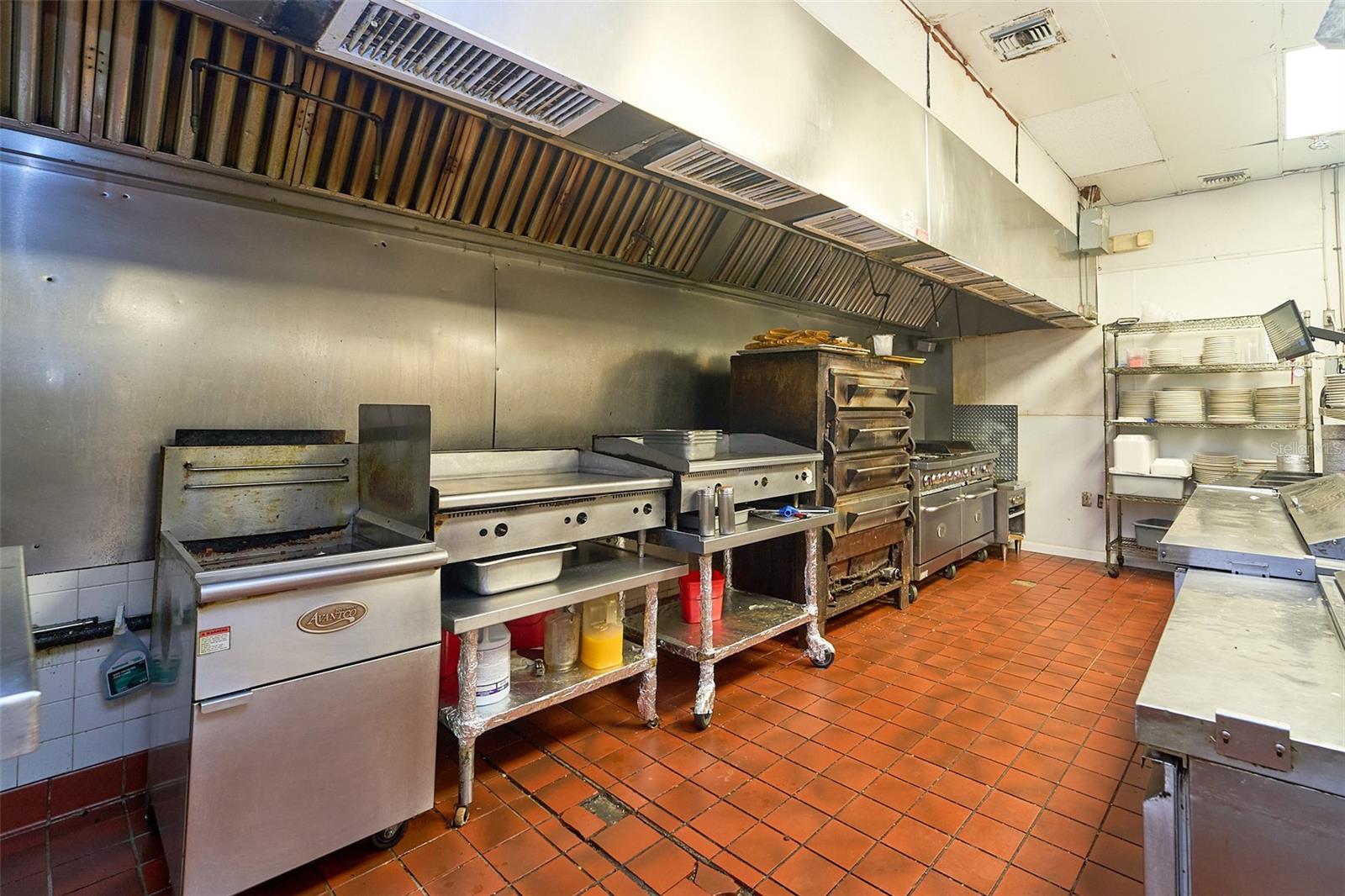 Image 23 of 31 For 706 Brandon Boulevard