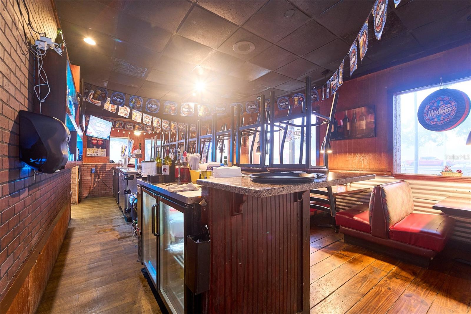 Image 9 of 31 For 706 Brandon Boulevard